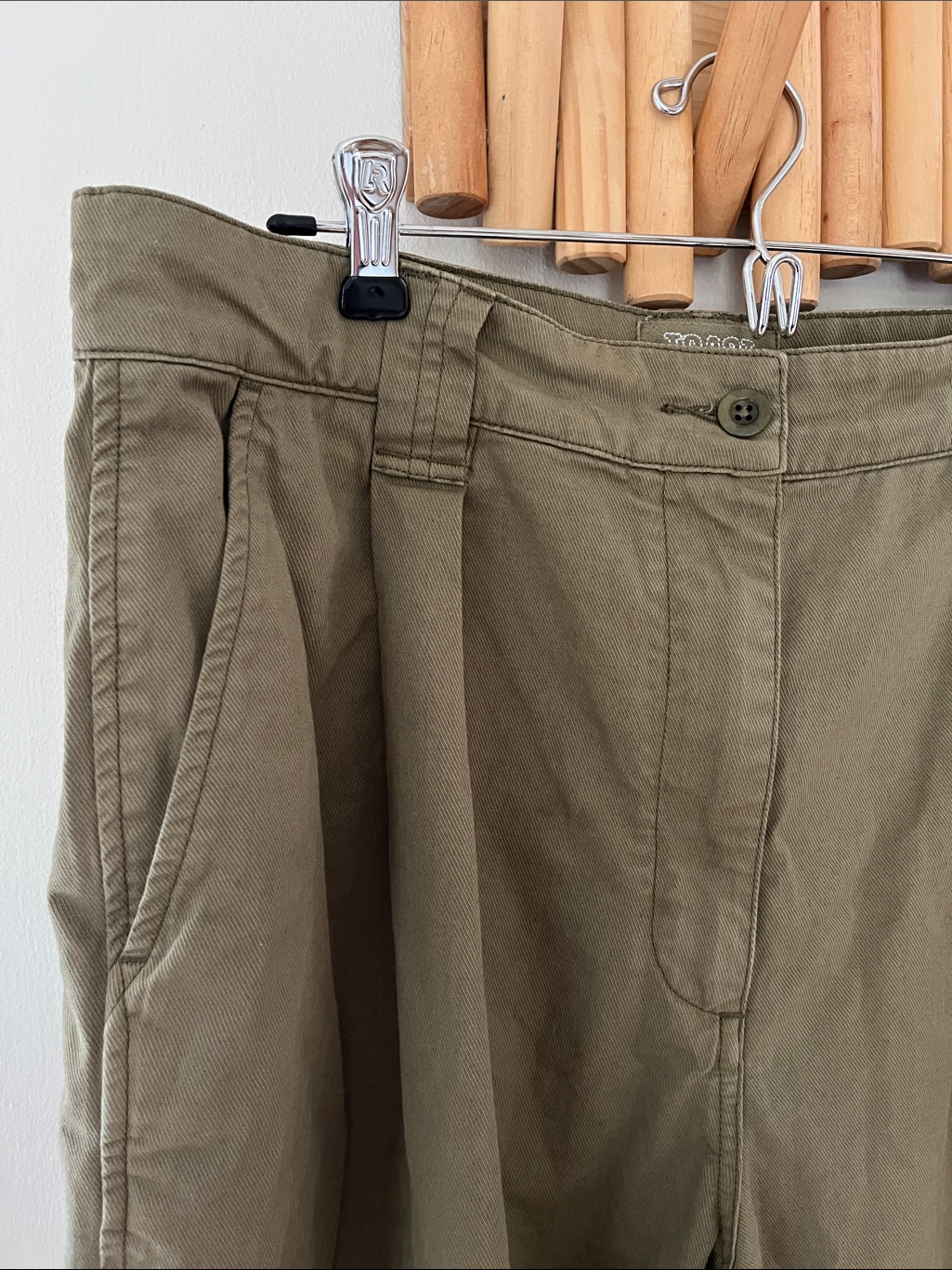High-Waist Olive Green Pleated Womens Trousers — image 3 of 5